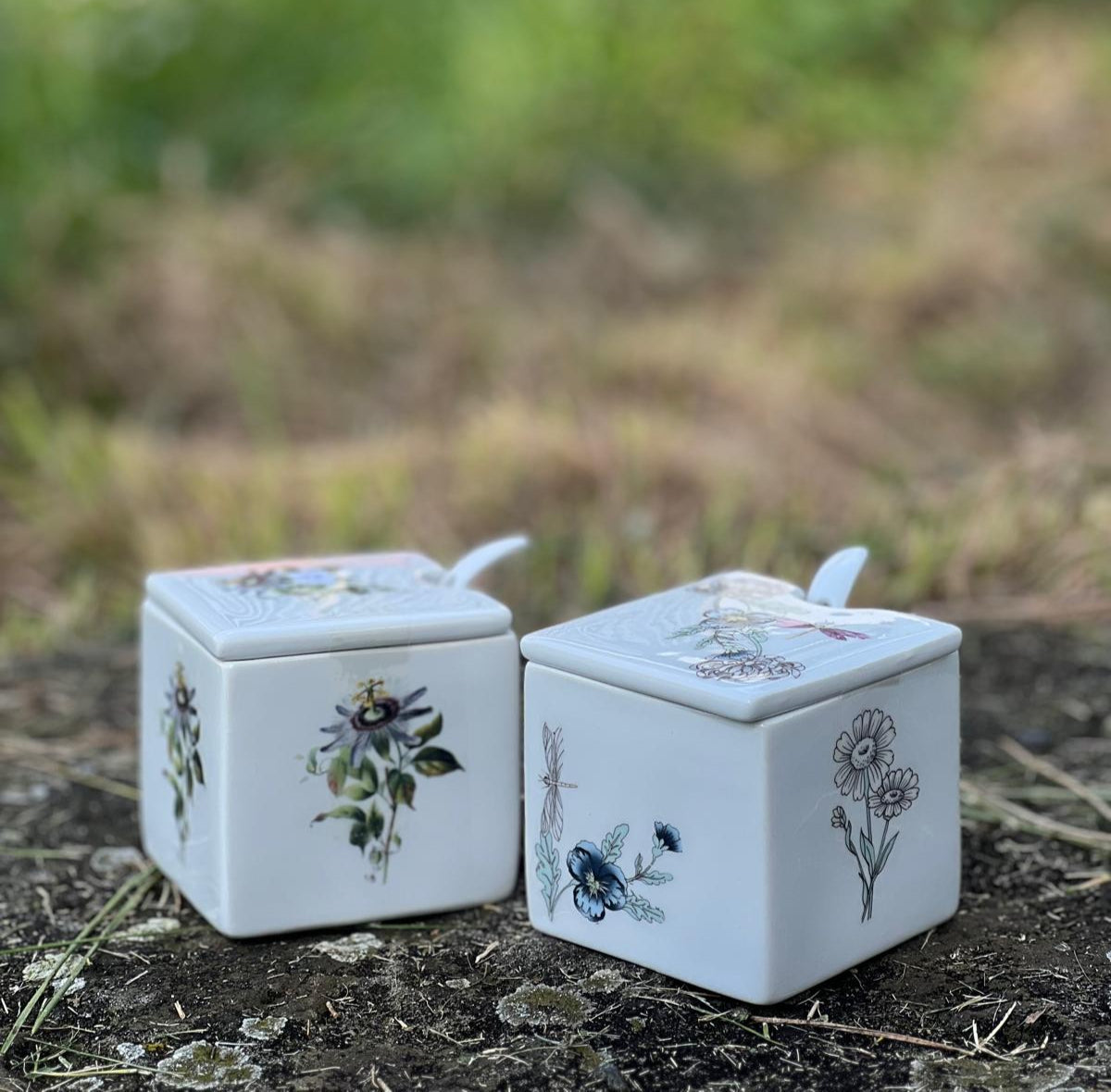 Zuccheriera quadrata con cucchiaino